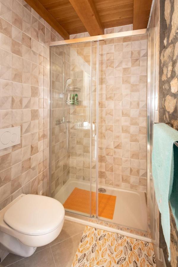 Lazini Dvori Villa *