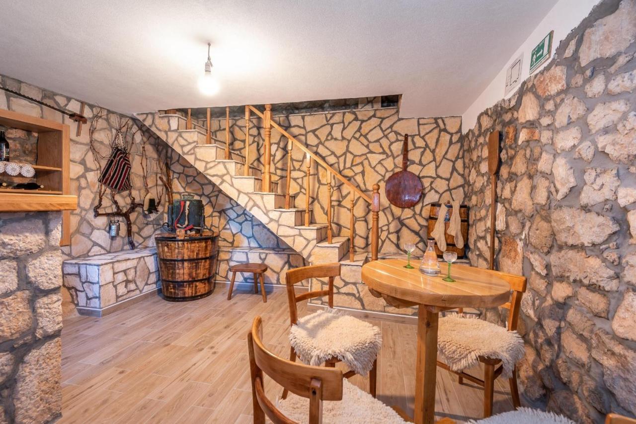 Lazini Dvori Villa